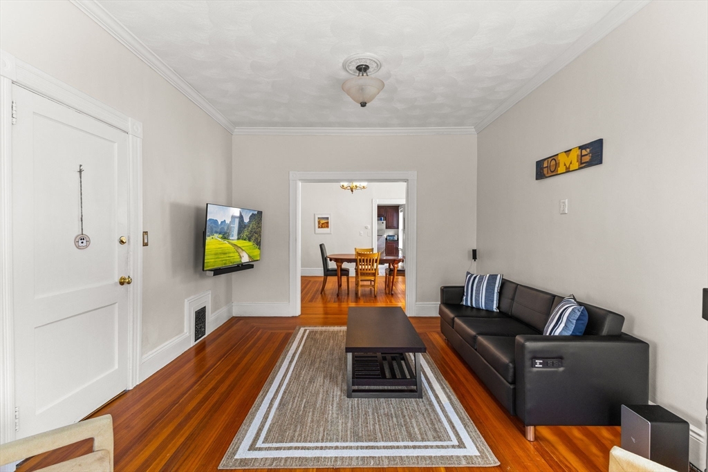 202 Rochambeau Ave # 2