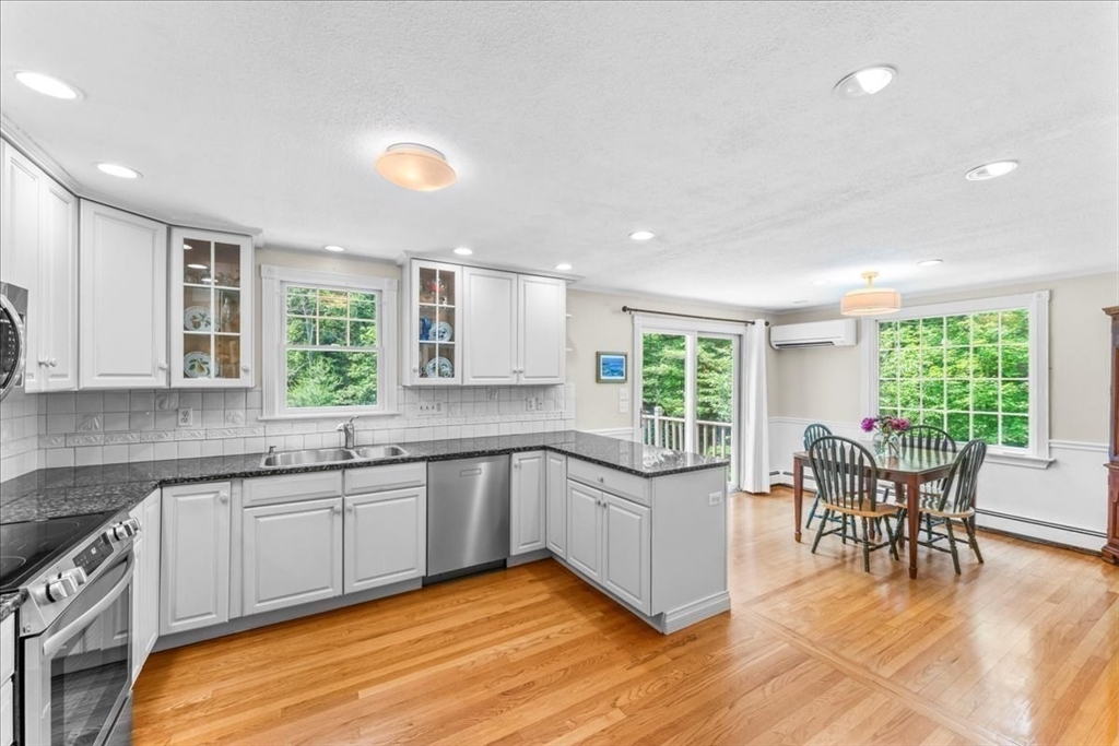 6 Mattakeesett Lane