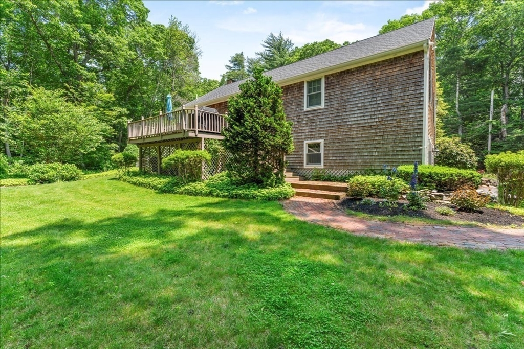 6 Mattakeesett Lane