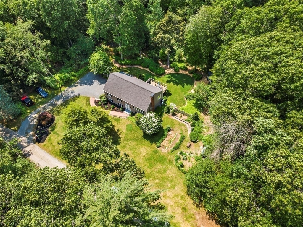 6 Mattakeesett Lane