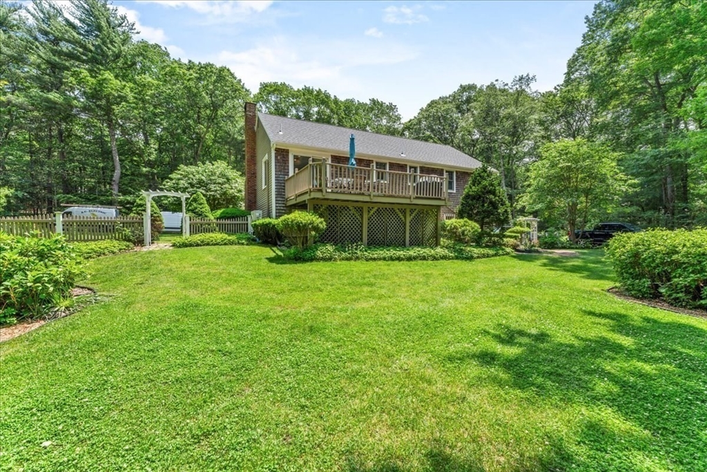 6 Mattakeesett Lane