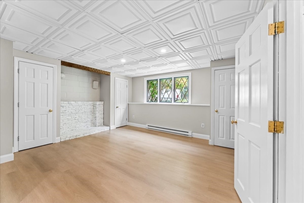 6 Mattakeesett Lane