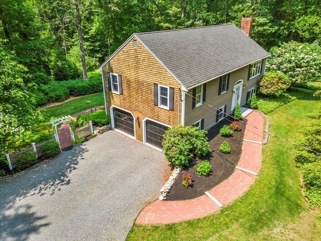 6 Mattakeesett Lane