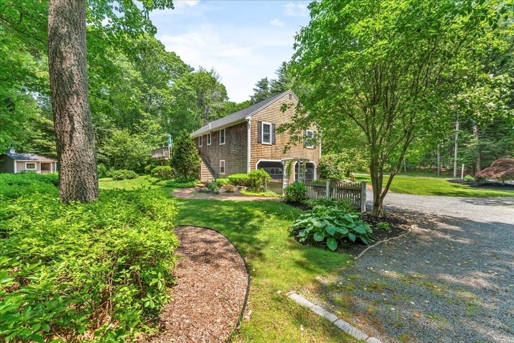 6 Mattakeesett Lane