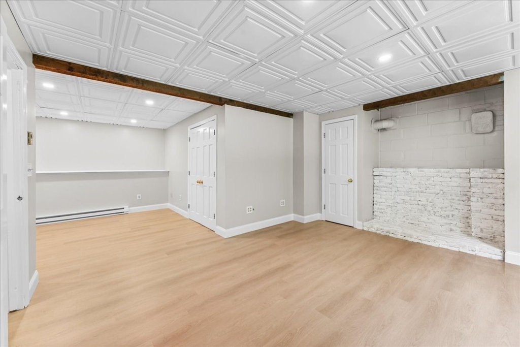 6 Mattakeesett Lane