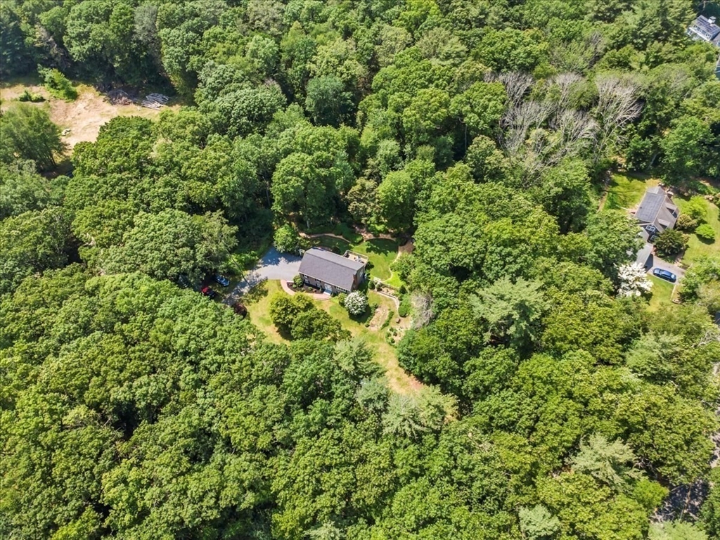 6 Mattakeesett Lane