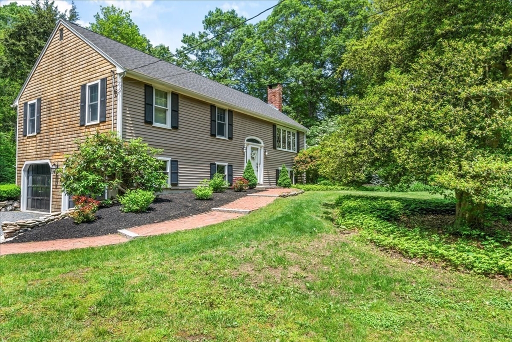 6 Mattakeesett Lane