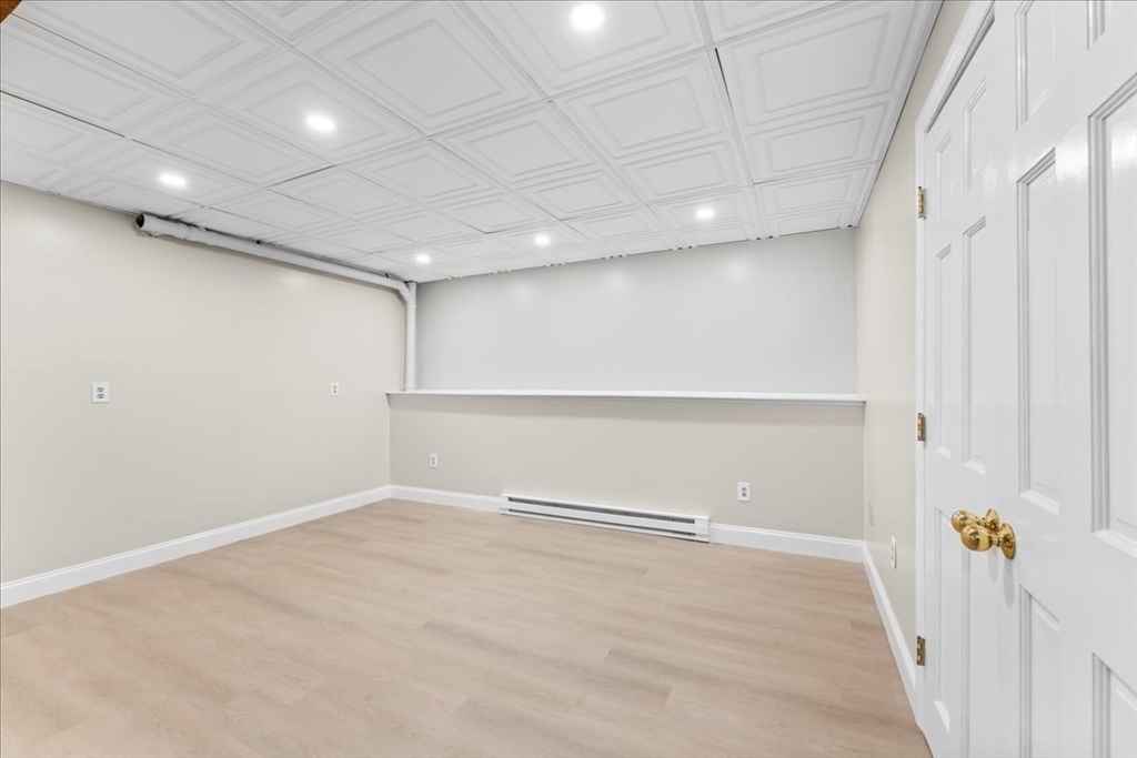 6 Mattakeesett Lane