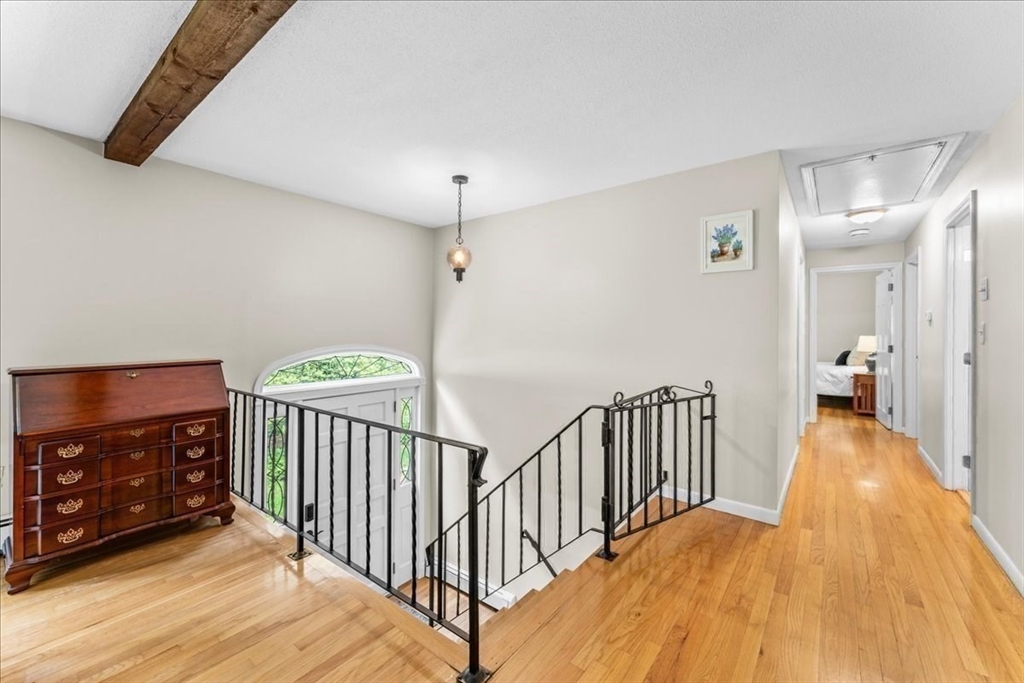 6 Mattakeesett Lane