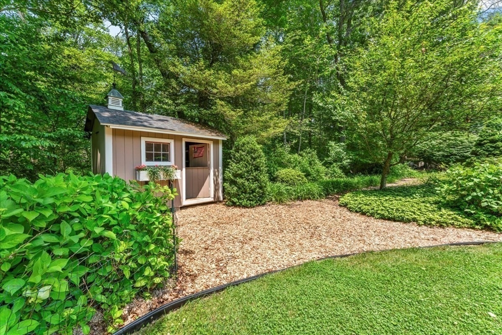 6 Mattakeesett Lane