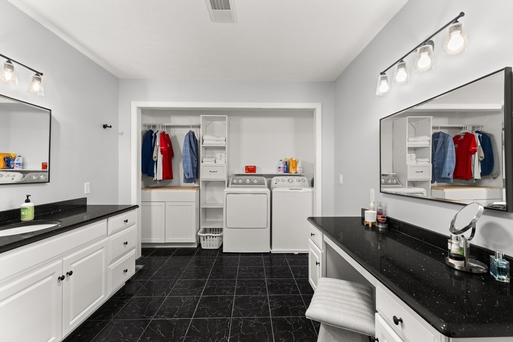 48 Finch Rd # 2