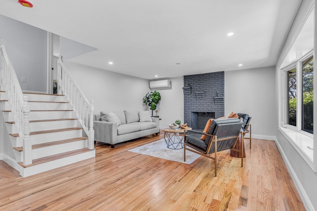 46 Curtis St