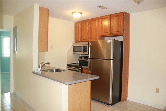121 Tall Oaks Dr # F