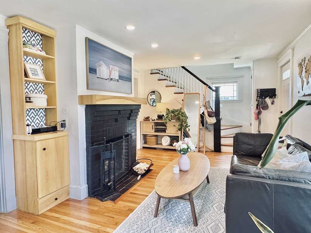 30 Hillside Ave