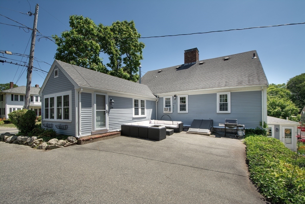 120 Randolph St