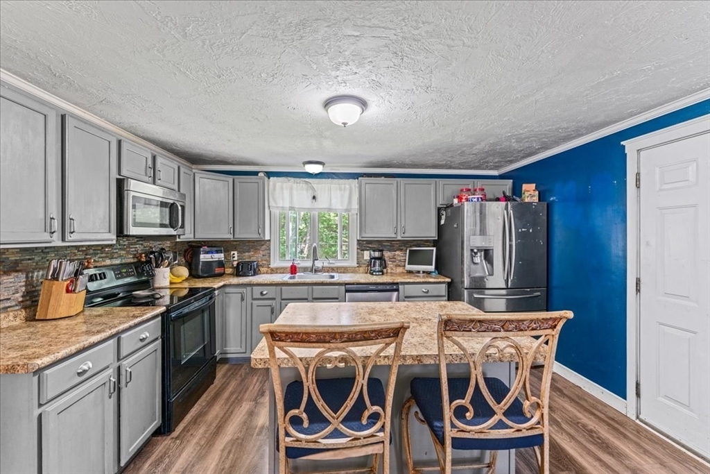 19 Forest Road