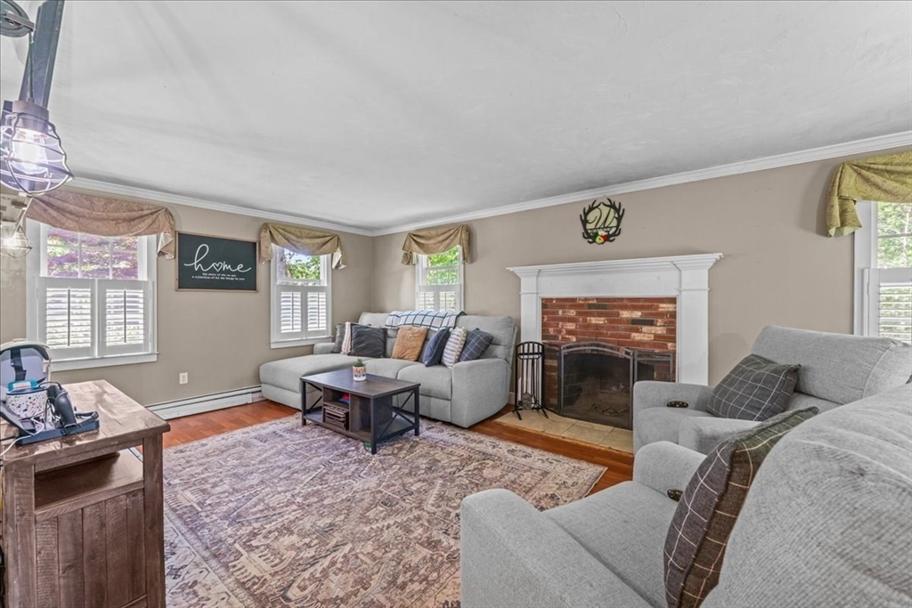 19 Forest Road