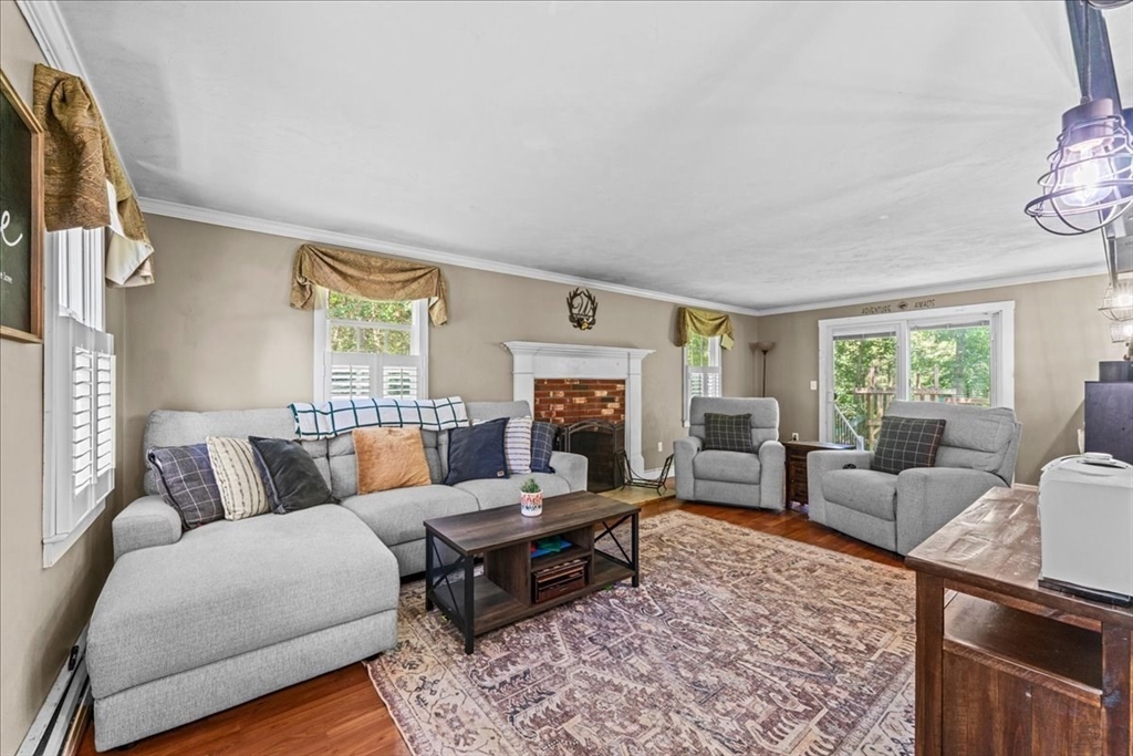 19 Forest Road