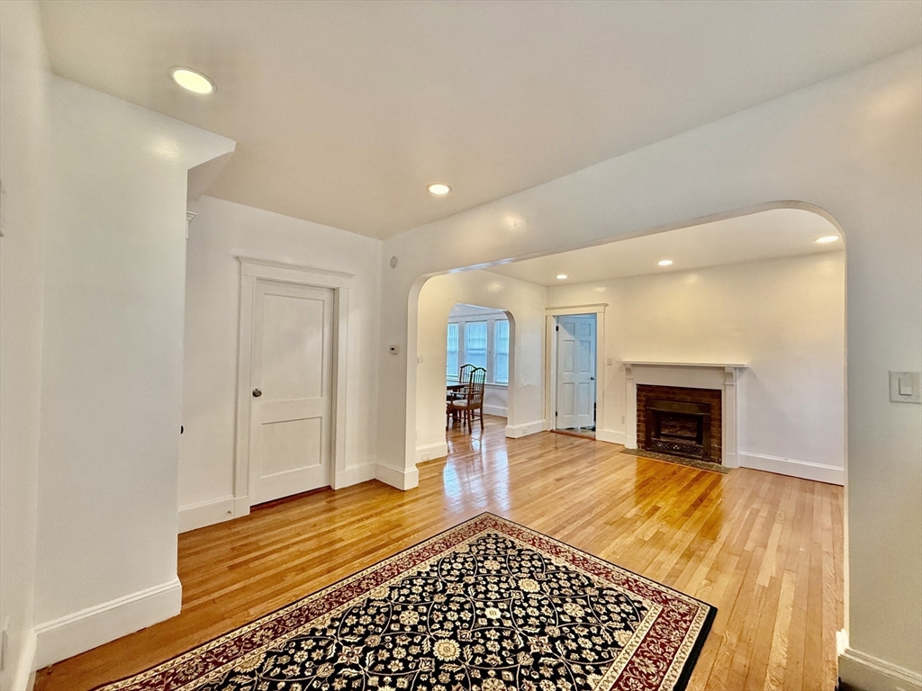 107 E Elm Ave # 1