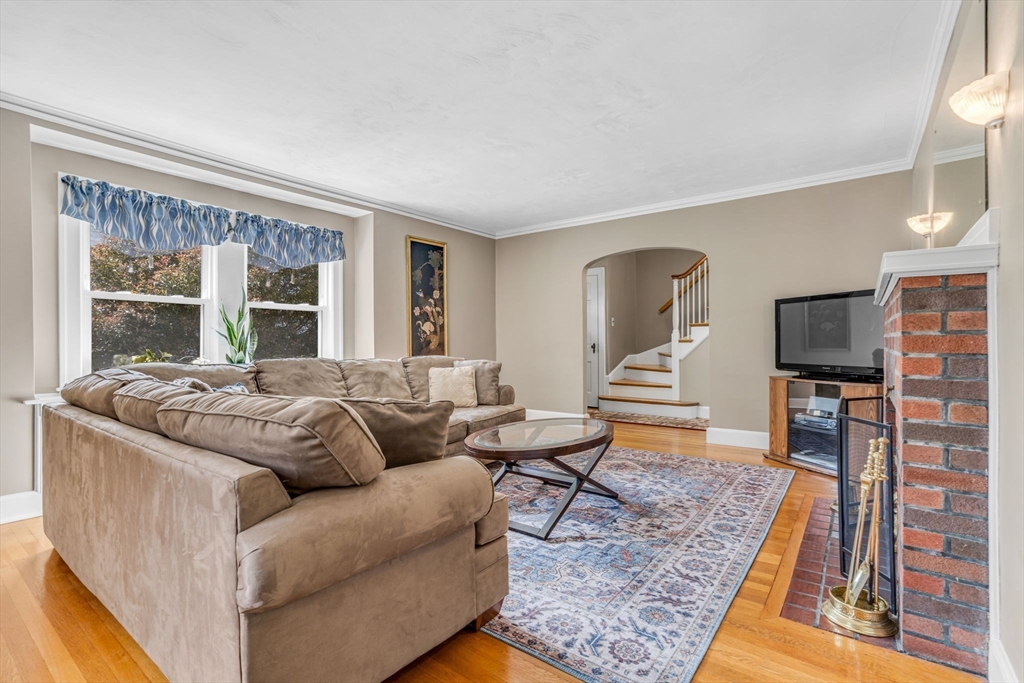 48 Ellison Ave