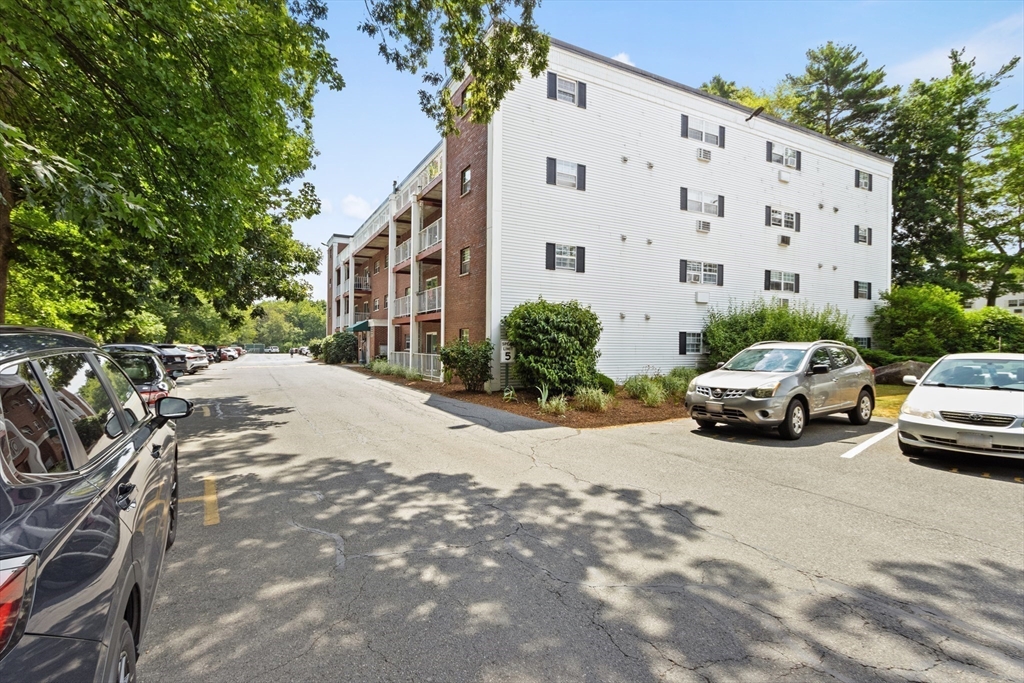 46 Greentree Ln # 16