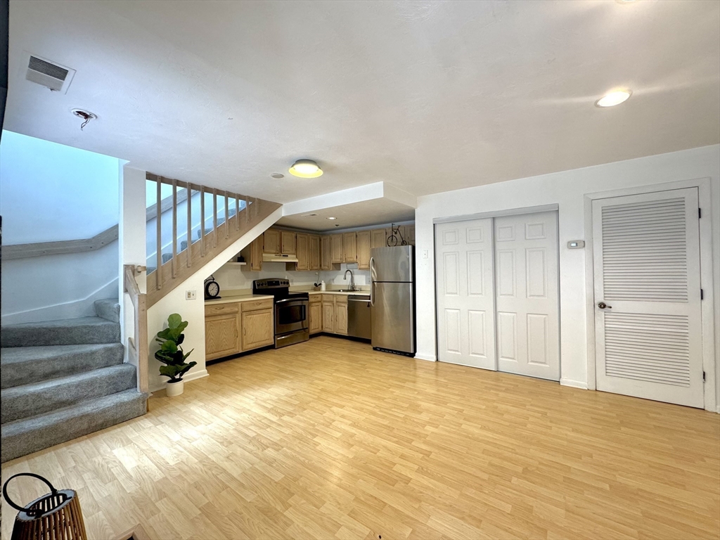 200 Falls Blvd # C108