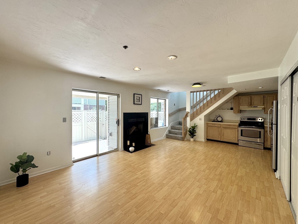 200 Falls Blvd # C108
