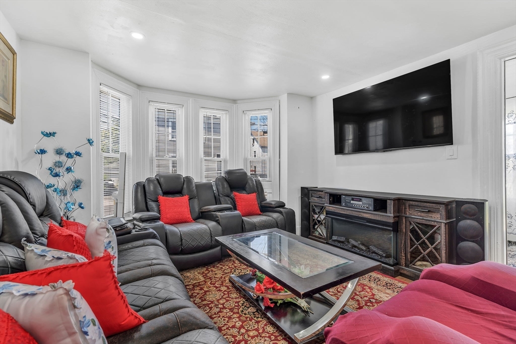 54 Phillips St