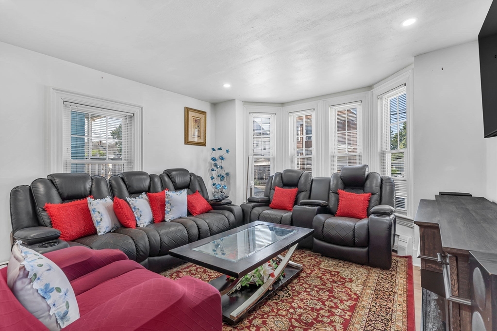 54 Phillips St