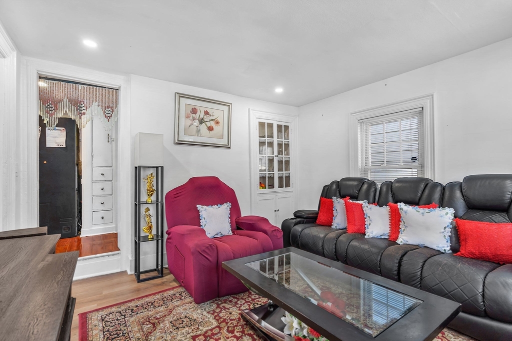 54 Phillips St