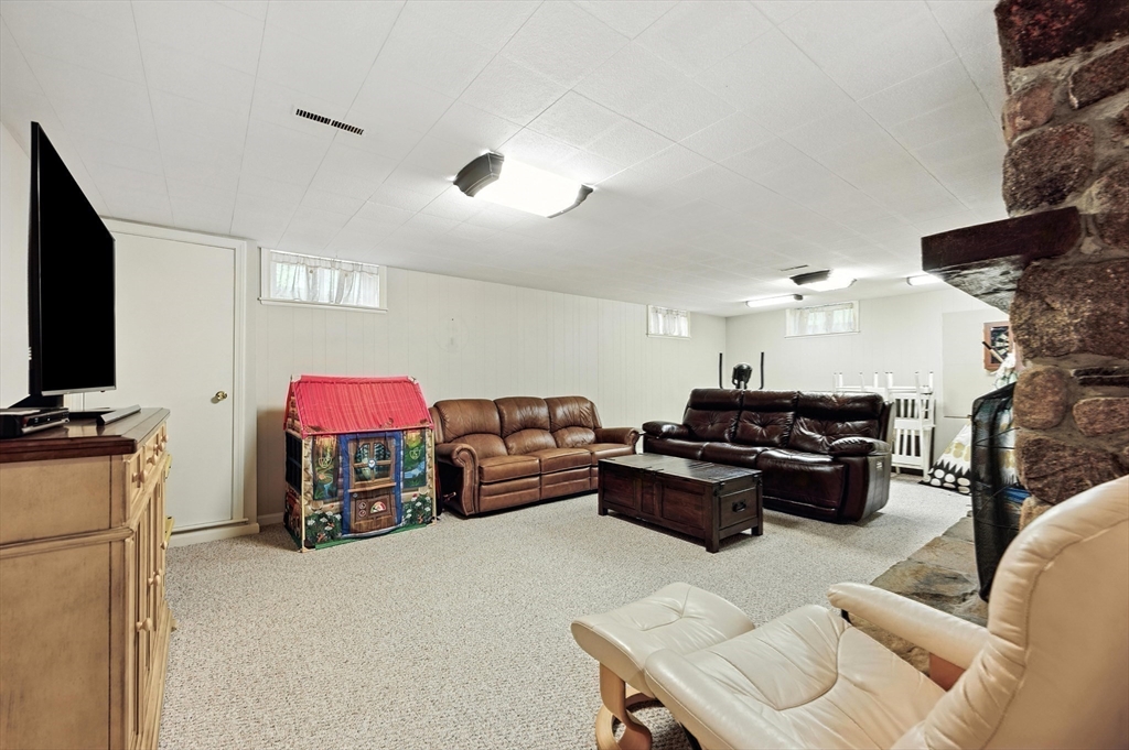 211 Circuit St