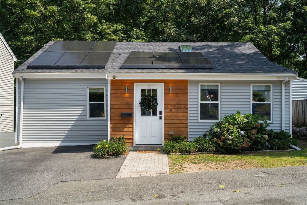 15 Howard St