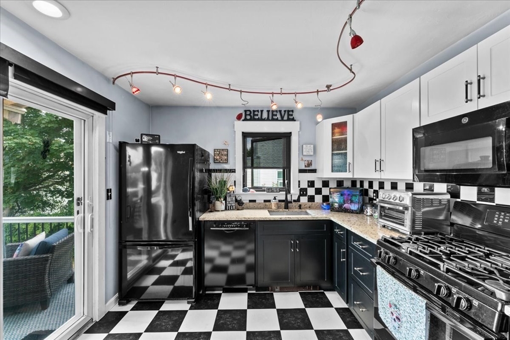 33 D St