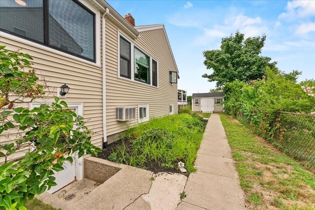 33 D St