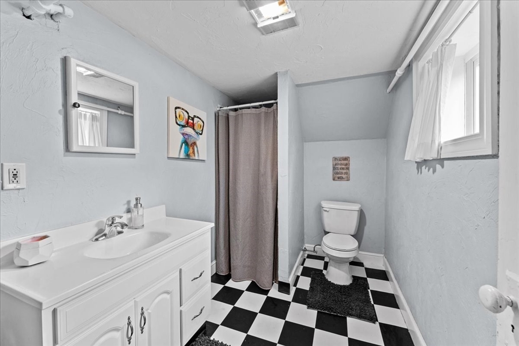33 D St