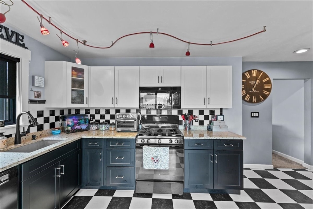 33 D St