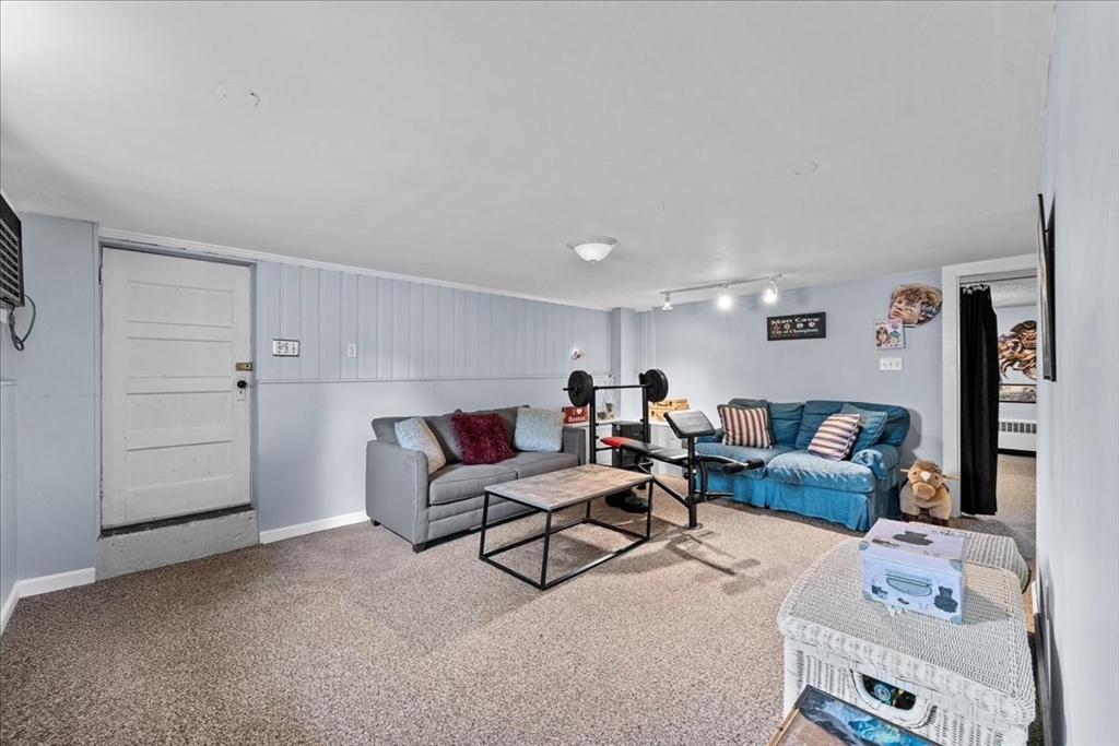 33 D St