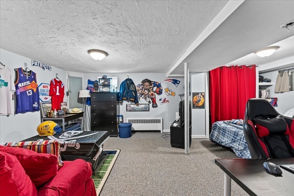 33 D St