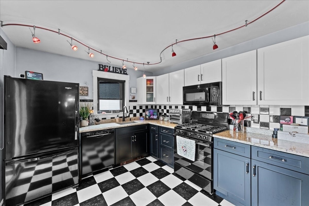 33 D St