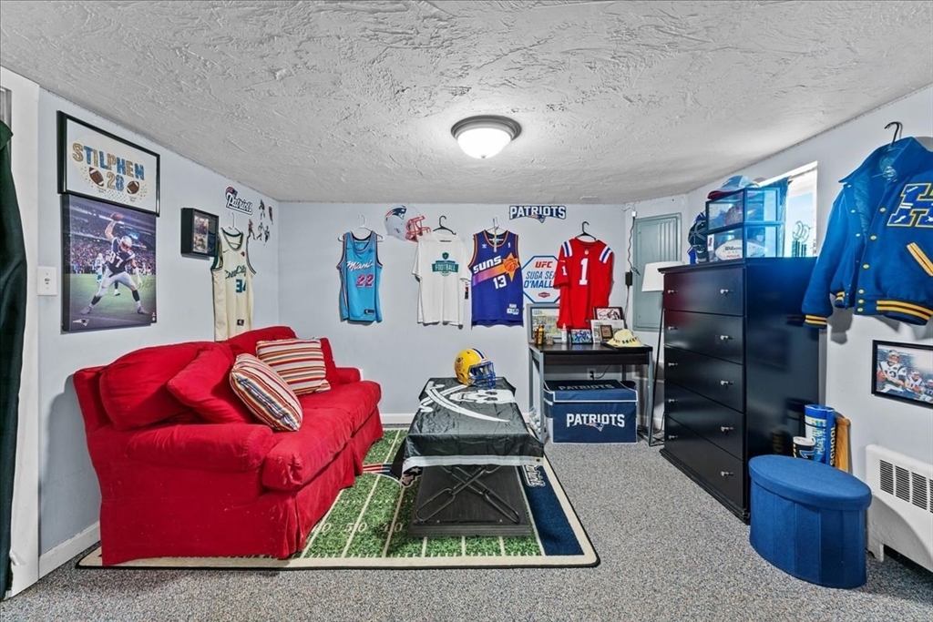 33 D St