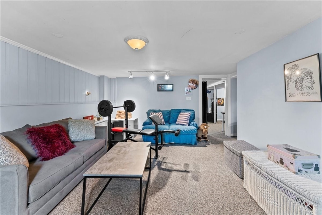 33 D St