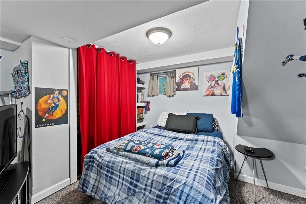 33 D St