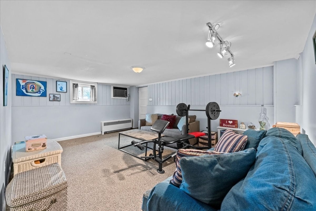 33 D St