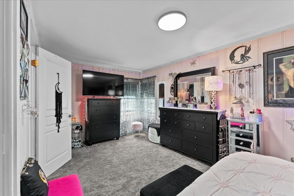 33 D St