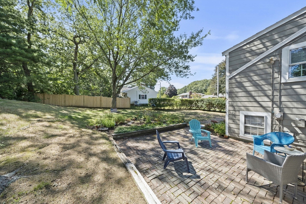 103 King Philip St