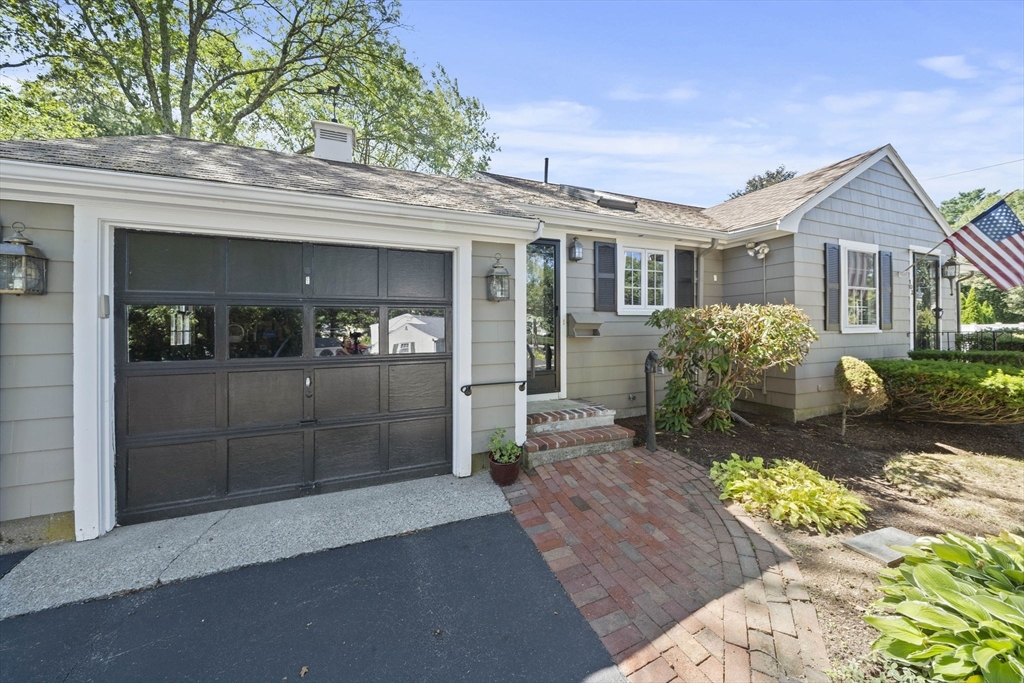 103 King Philip St