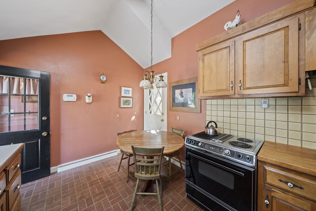 103 King Philip St