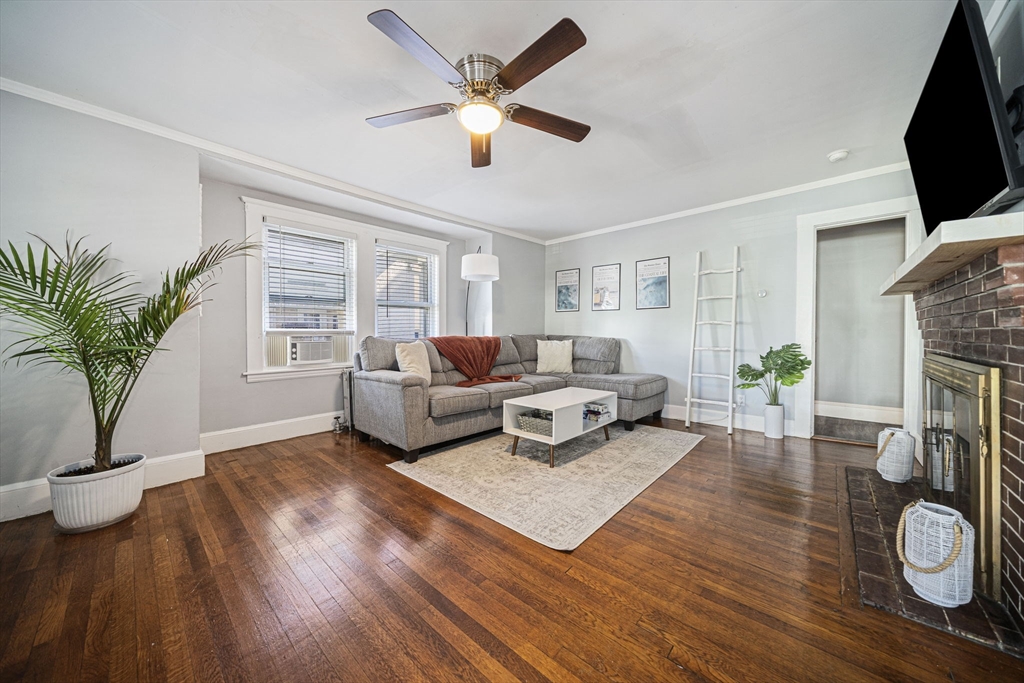 123 Waterston Ave
