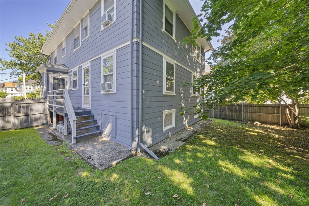 123 Waterston Ave