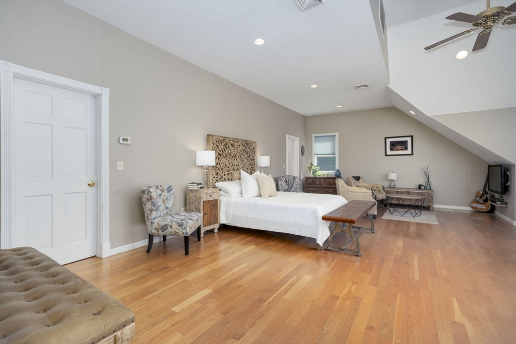 230 Lisle St